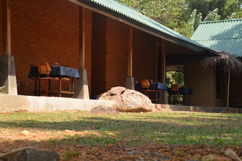Jungle Beach Hostel Унаватуна Экстерьер фото