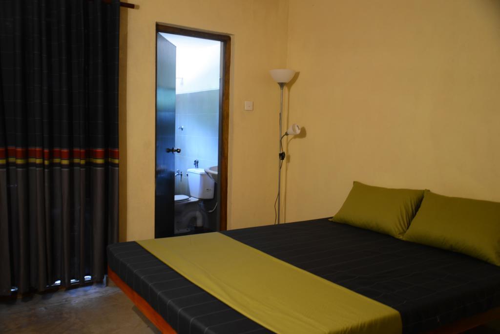 Jungle Beach Hostel Унаватуна Номер фото