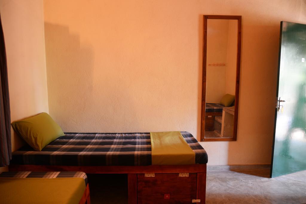 Jungle Beach Hostel Унаватуна Номер фото