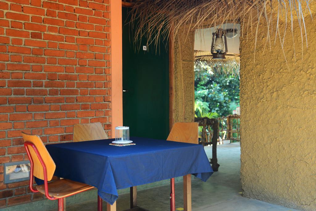 Jungle Beach Hostel Унаватуна Экстерьер фото