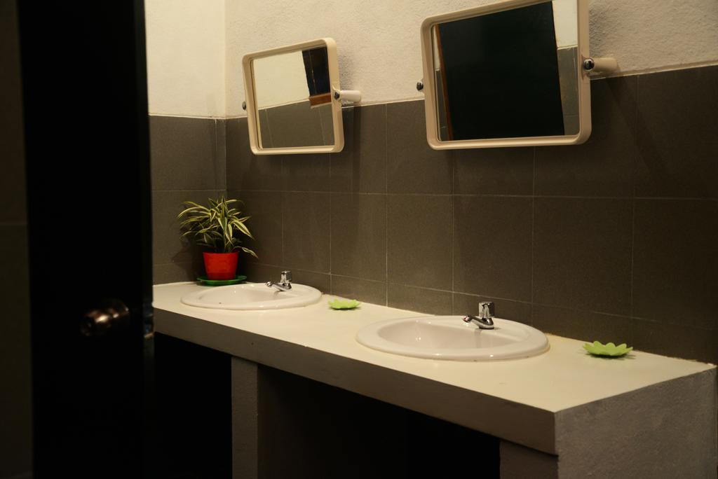 Jungle Beach Hostel Унаватуна Экстерьер фото