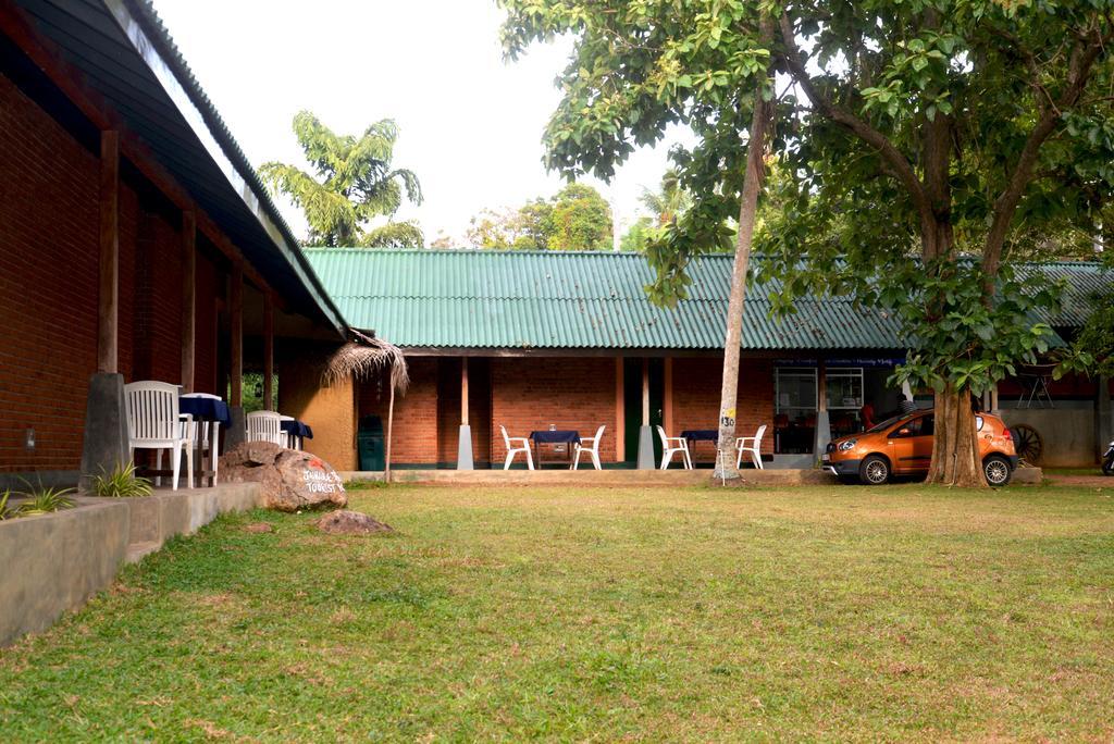 Jungle Beach Hostel Унаватуна Экстерьер фото