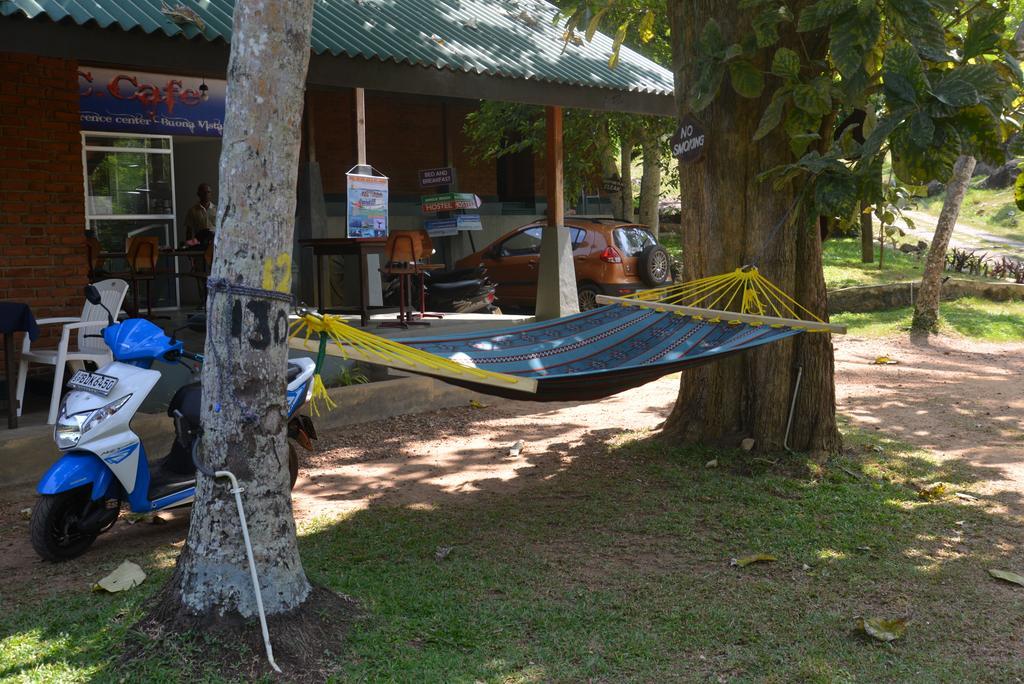 Jungle Beach Hostel Унаватуна Экстерьер фото